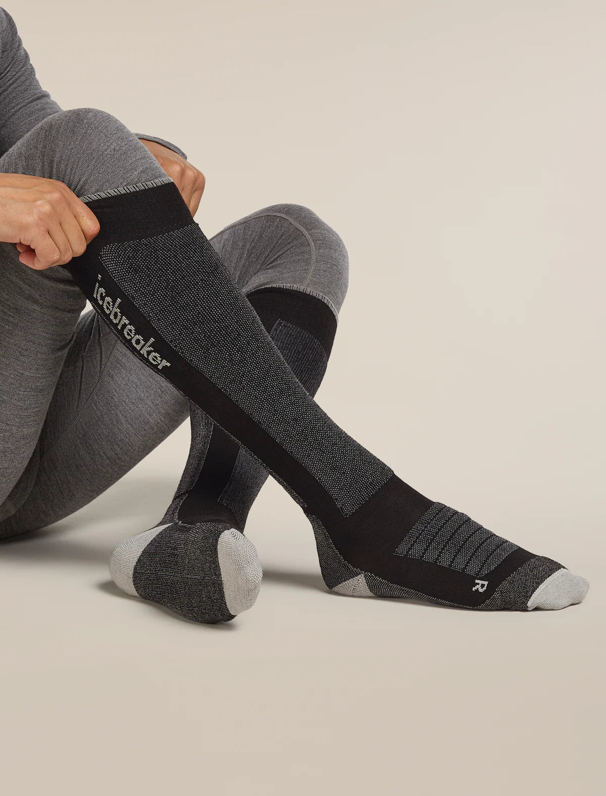 Icebreaker Mens Merino Blend Ski+ Medium OTC BLACK ETHER GRAPHITE