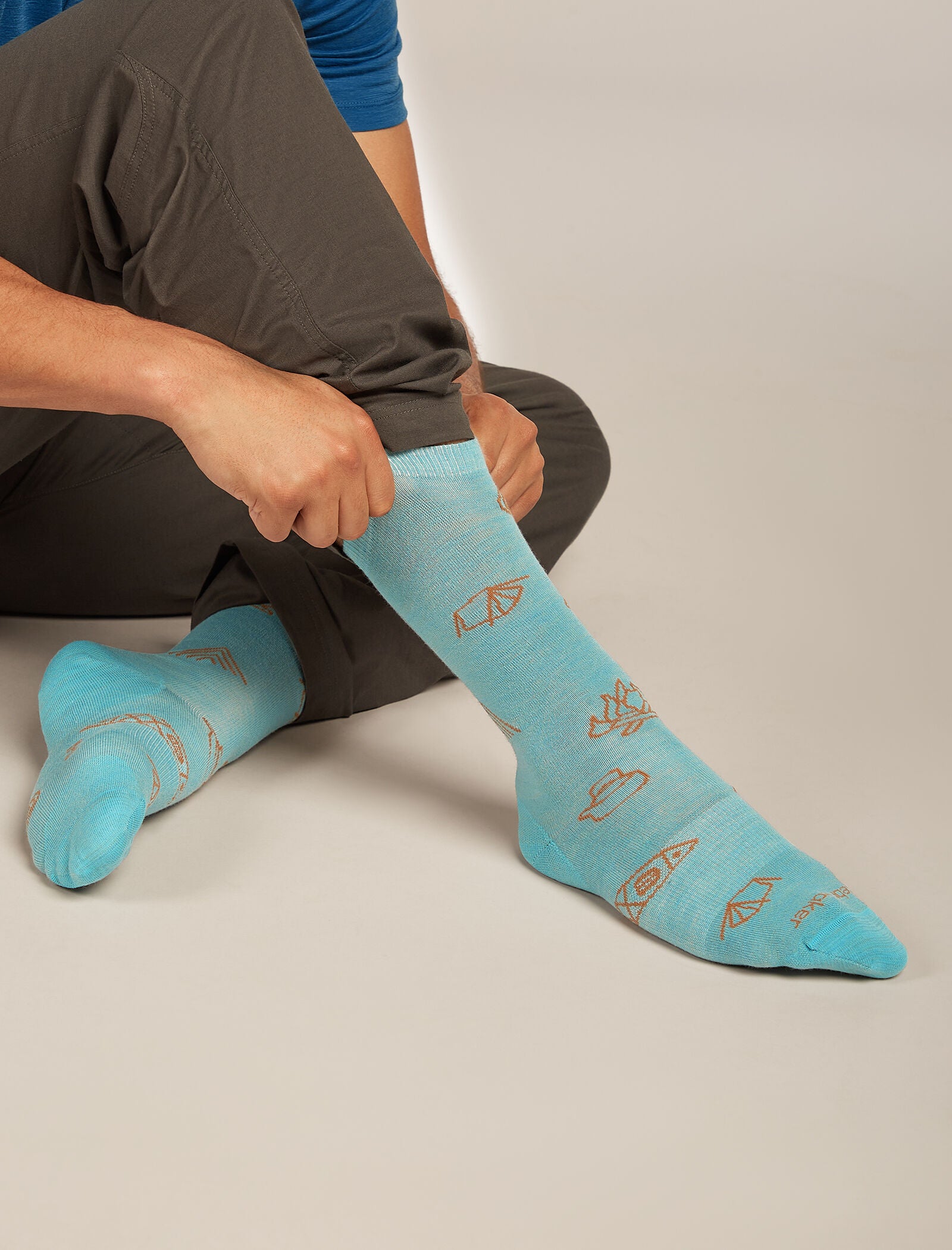 Icebreaker Mens Merino Lifestyle Ultralight Crew Camp Essentials