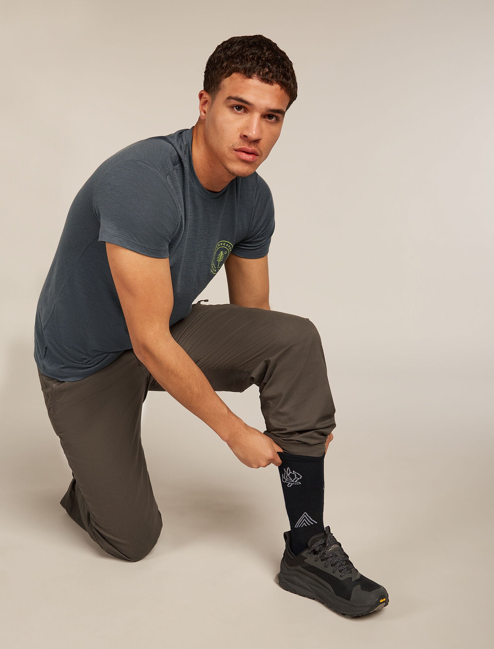 Icebreaker Mens Merino Lifestyle Ultralight Crew Camp Essentials