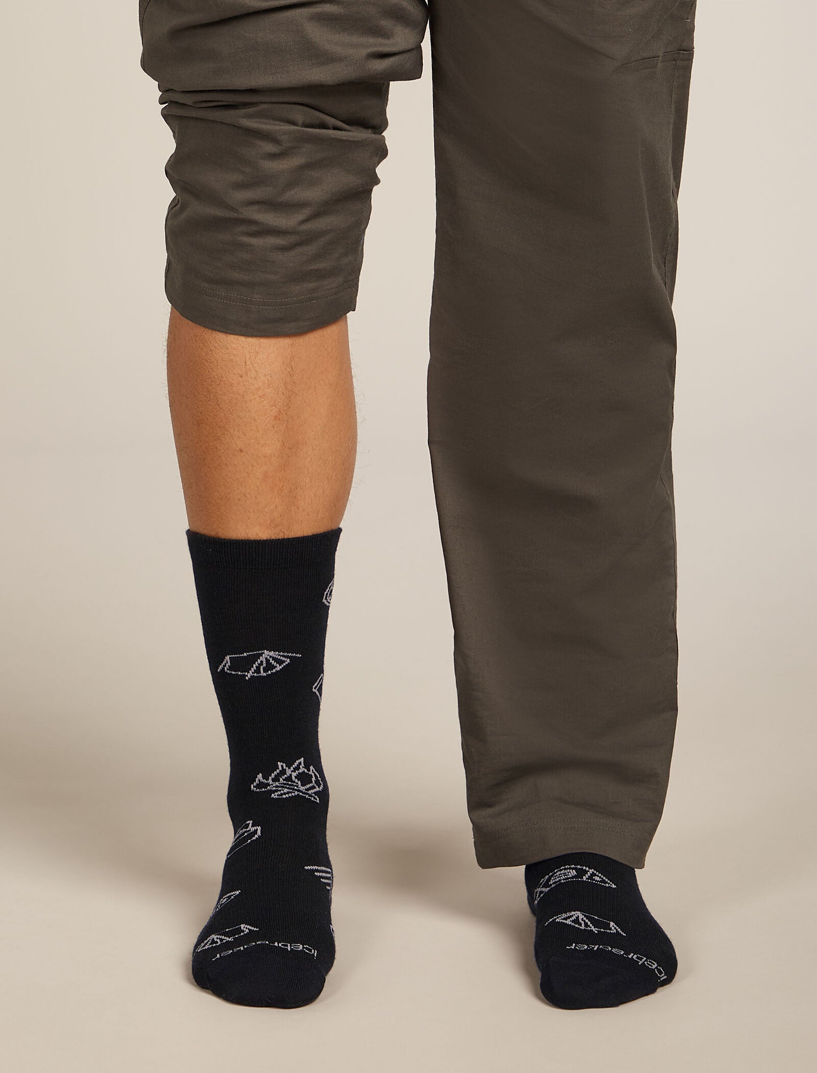 Icebreaker Mens Merino Lifestyle Ultralight Crew Camp Essentials