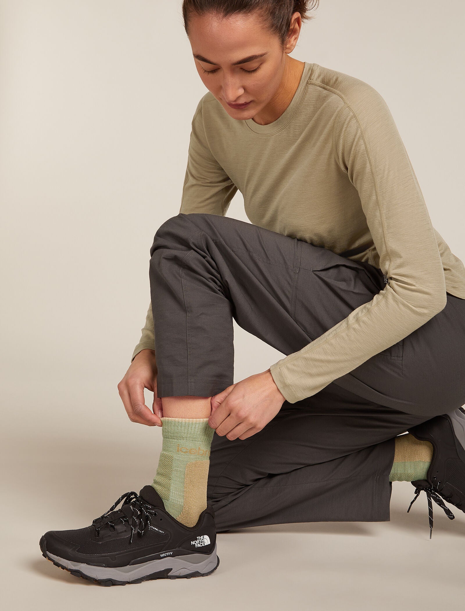 Icebreaker Womens Merino Hike+ Medium Crew Socks