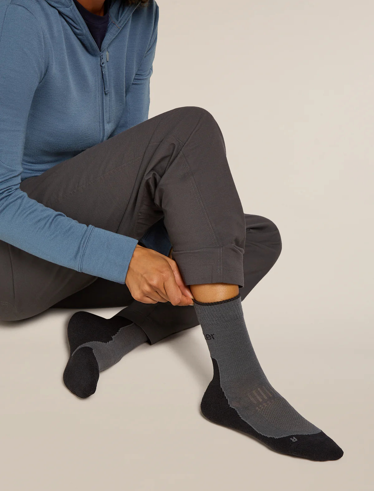 Icebreaker Womens Merino Hike+ Light Crew OBSIDIAN BLACK