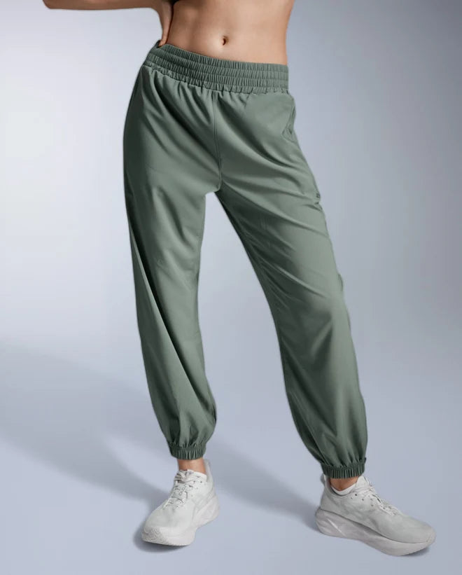 2XU Womens Aero Hi-Rise Woven Jogger Olive Leaf Olive Leaf Reflect